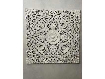 Rčeně vyřezávaná mandala