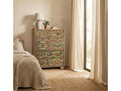 Stylová komoda orientálního stylu v interiéru