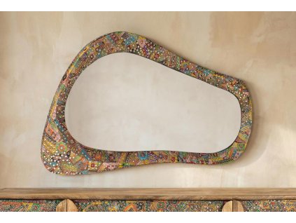 Designové zrcadlo orientálního stylu v interiéru