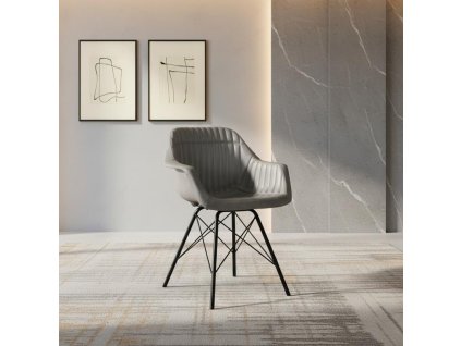 Designová kožená židle v interiéru