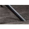 Detail na kovovou podnož designové židle