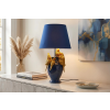Stylová stolní lampa s papoušky v interiéru