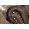 Detail Chesterfield prošívání a cvočků