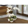 Designová umělá orchidej v interiéru