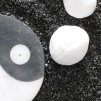 Zenové kameny a yin yang shutterstock 89555743 zoom