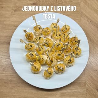 JEDNOHUBKY Z LISTOVÉHO TĚSTA Tenhle velmi jednoduchý, ale také efektní recept na mě vyskočil před časem v nějakém videu....