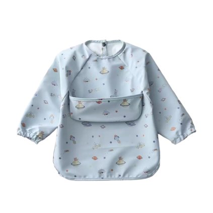 Nepremokavý detský podbradník s rukávmi – Vesmír
