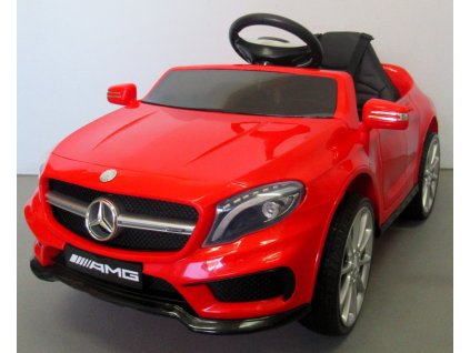 El auto Merccedes GLA45 červ 1