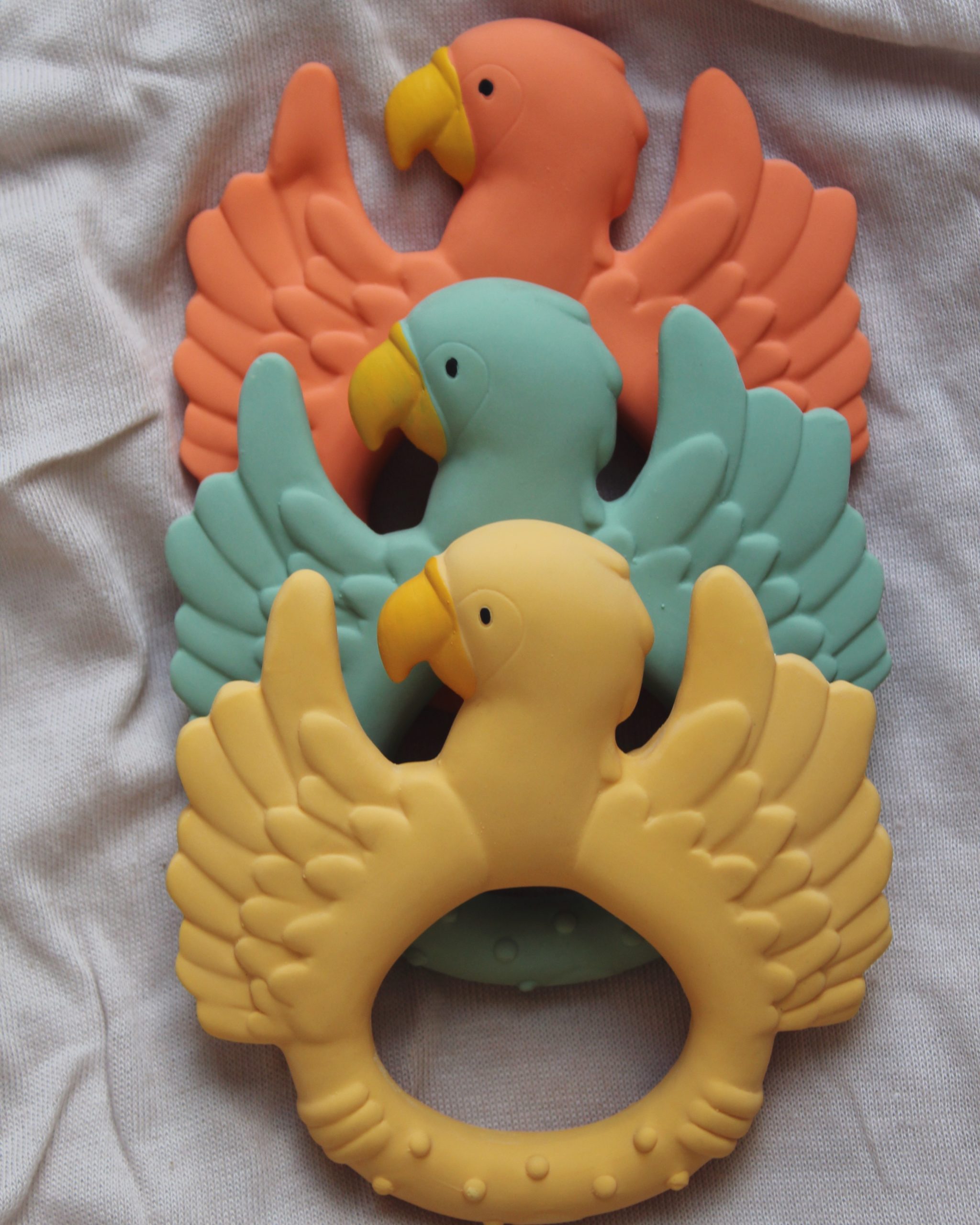 Natruba Hračka do ruky hryzátko Papagáj oranžové