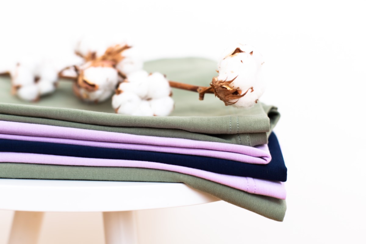 ŠIJEME UDRŽITELNĚ: VŠE O NAŠÍ VÝROBĚ, MATERIÁLECH A CERTIFIKÁTECH