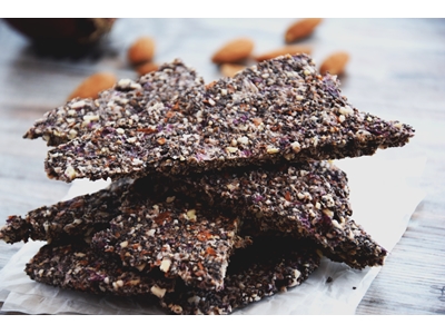 Cibulové krekry s mákem