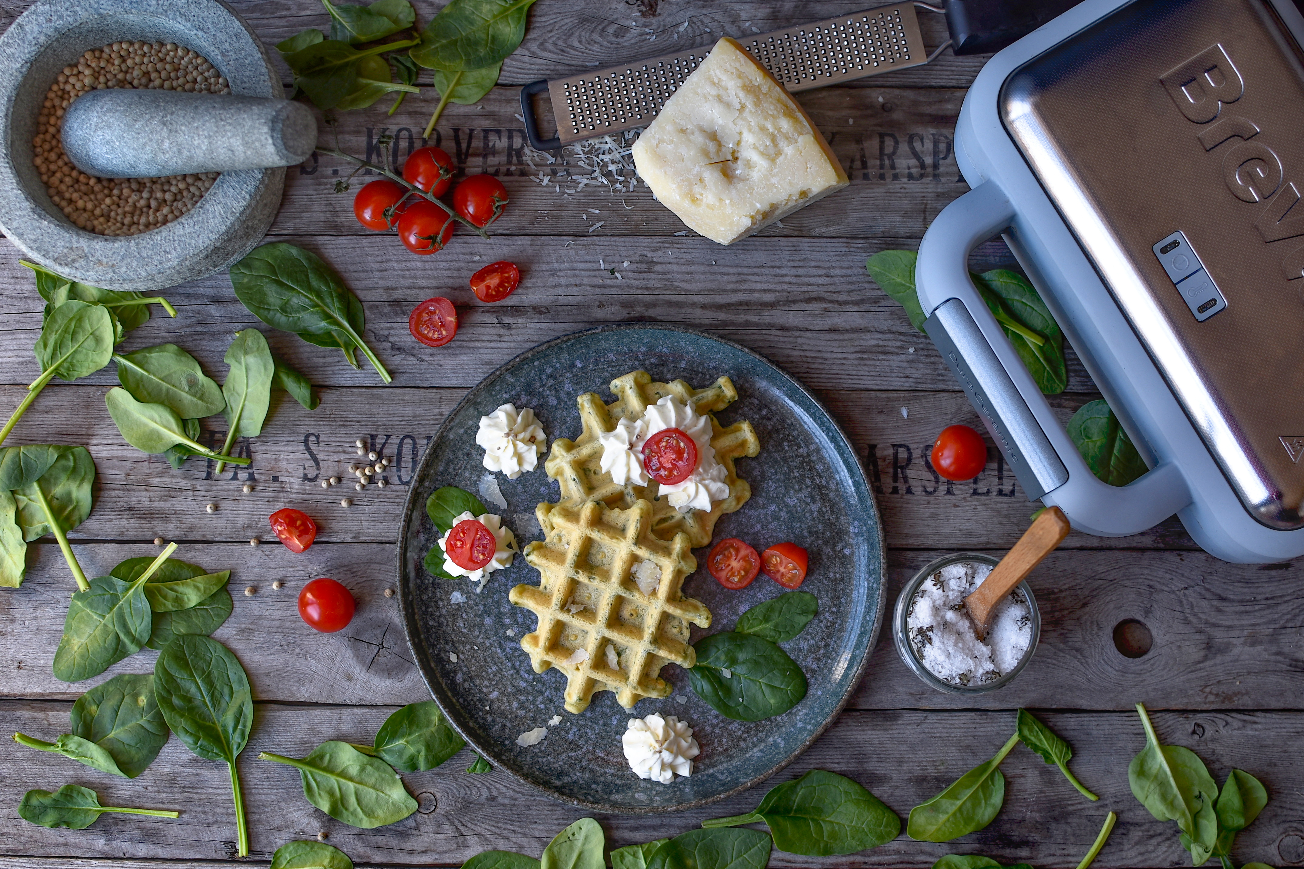 Špenátové vafle s parmezánem