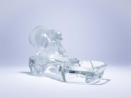 skleneny popelnik medvedi mlecne sklo