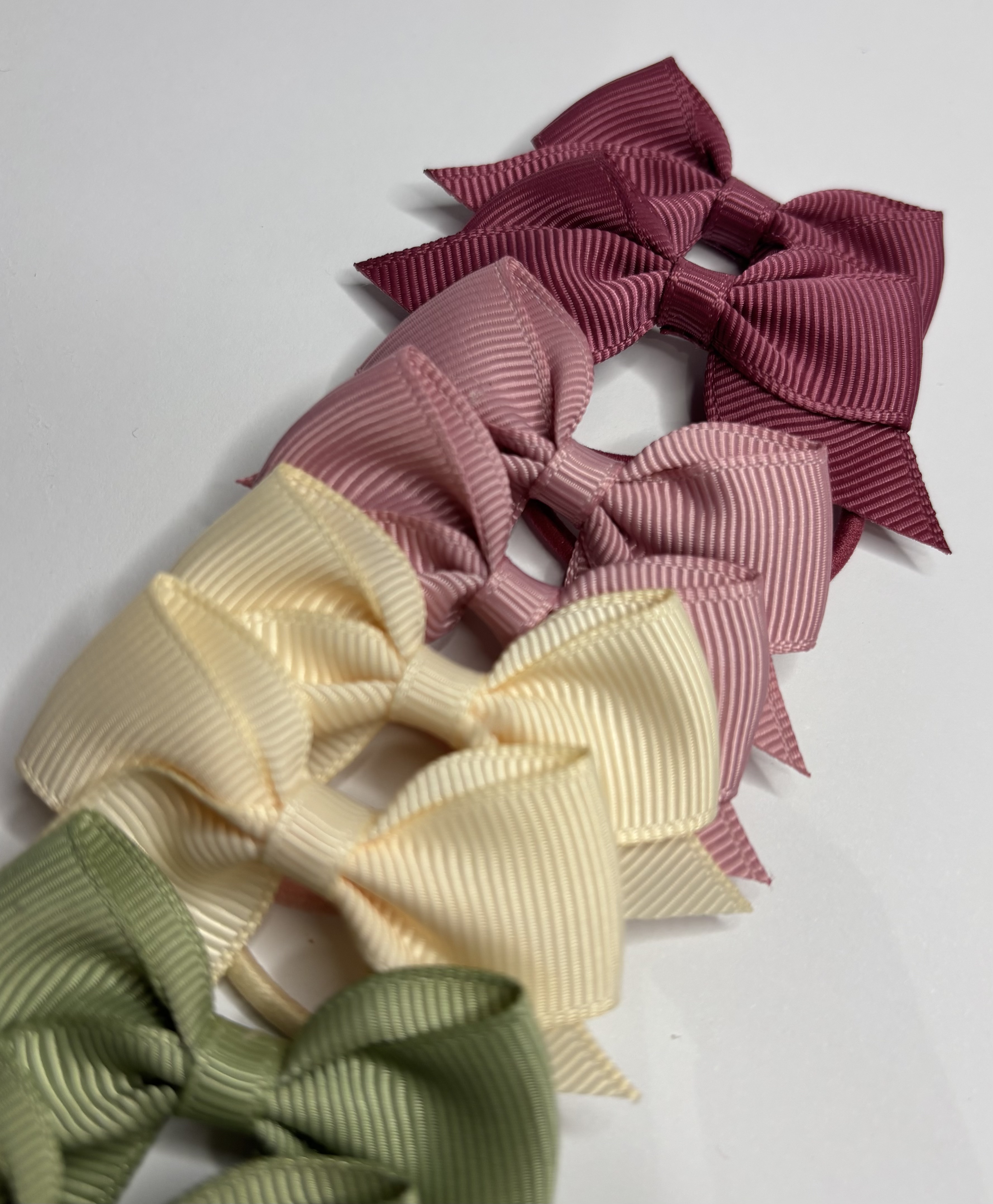 Vyberte si minimalistické doplnky do vláskov, pre malé dámy