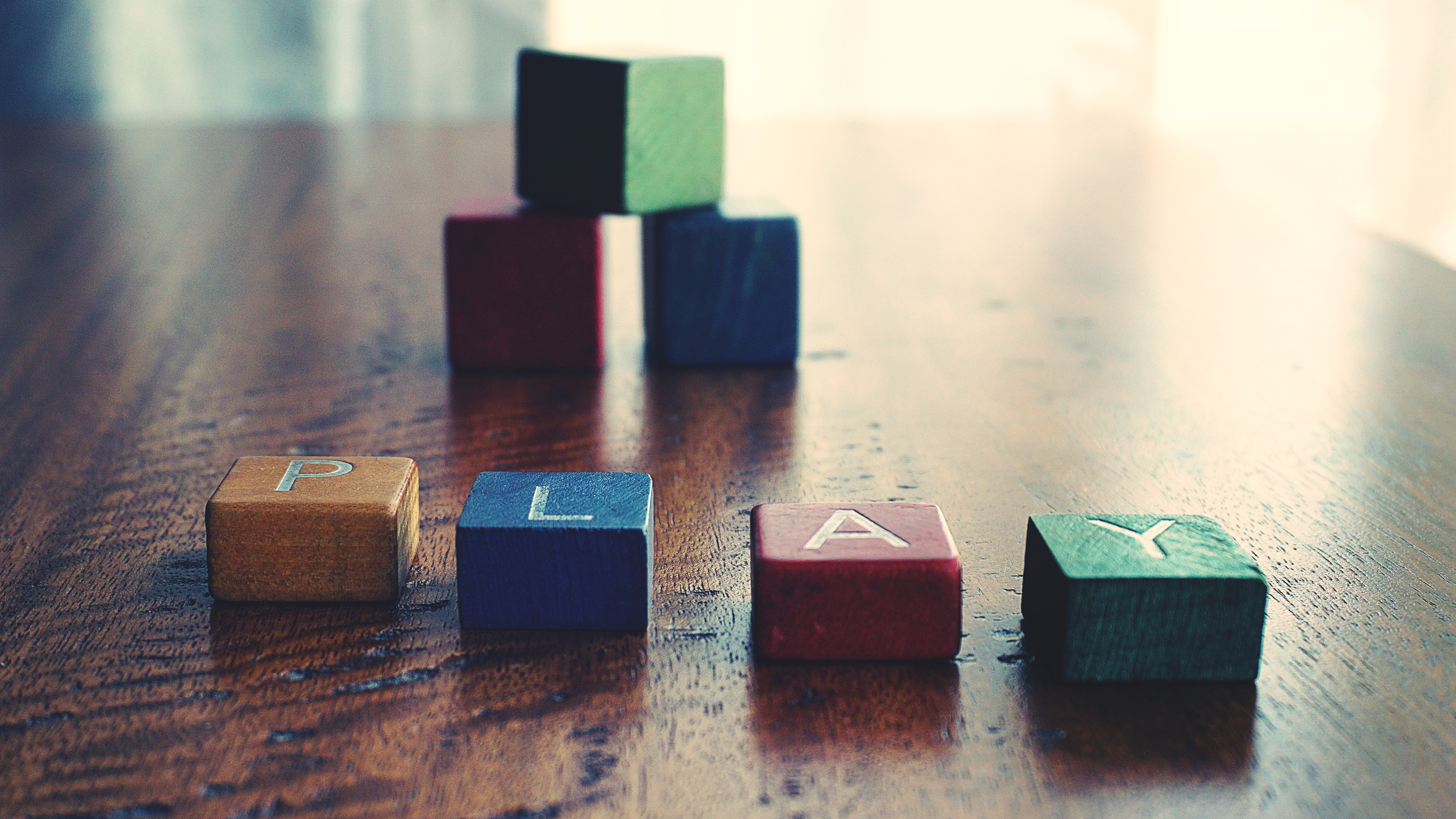 depth-of-field-photograph-of-block-toys-1275235