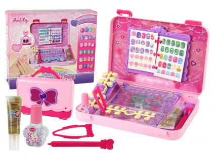 Tok manikűr kiegészítőkkel - matricák, tippek