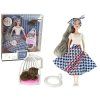 Bambola per bambini Emily con capelli grigi e gattino sulla altalena