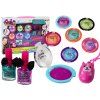Set di bellezza per trucco e styling delle unghie con ombretti e smalti per unghie