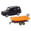 Auto fuoristrada nero con rimorchio per barca arancione
