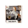 211579 2 figurka bileho kone s puntiky stojiciho na farme roztomily kun