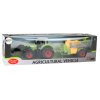 213016 3 zeleny zemedelsky traktor s bagrem a postrikovacem