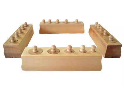 235311 valeky s uchyty zmensena verze