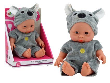 Majhna lutka malček v sivem oblačku in kapici koala