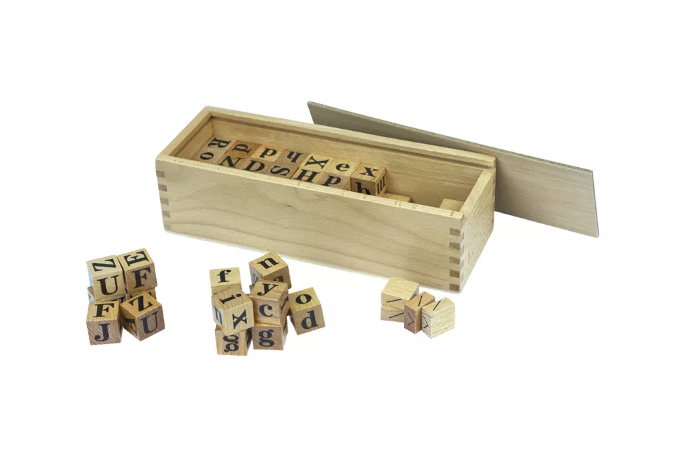 Moyo Montessori Kocke s črkami v škatli