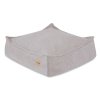 Podlahový puf PLUSH NEST 60×60 cm – šedý beránek1
