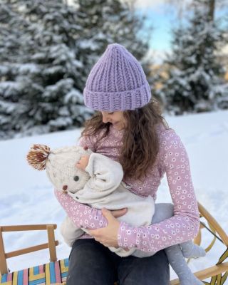 Neexistuje nevhodné miesto na dojčenie – existujú len nevhodné pohľady ľudí, ktorí nerozumejú tvojmu svetu. Pamätaj, že...