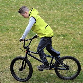 Ideální oblečení na jarní výlety třeba na kole 🚴‍♂️ ... - cyklo softshellová vesta s reflexem - tenké softshellové kalhoty...