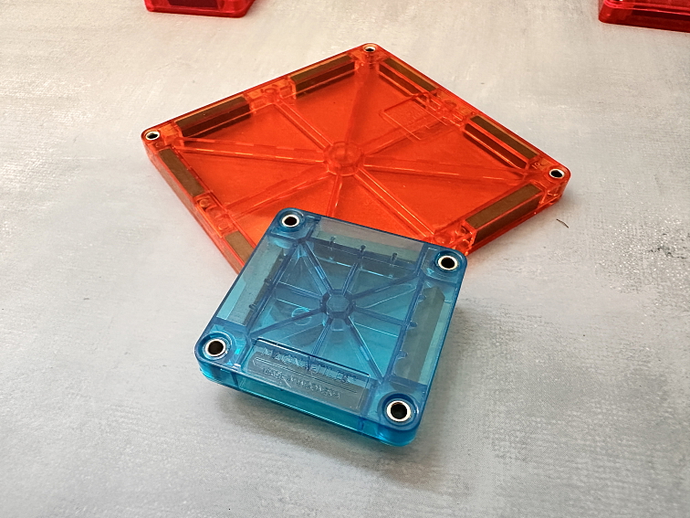 Představujeme novinku microMAGS od Magna Tiles