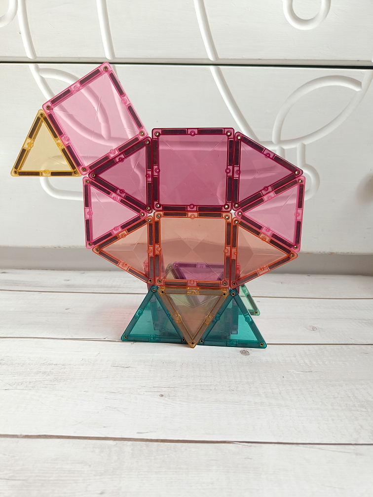 Kuřátko z magnetické stavebnice – varianta 1