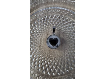 Tisk písmena nebo otisku nožicky do jednoho šperku