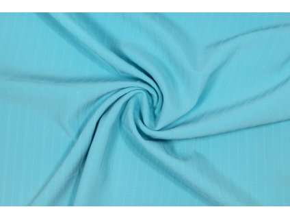 Kostýmovka bledě modrá s plastickými proužky.