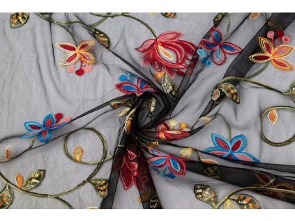 tyl cerny s vysivanymi kvety