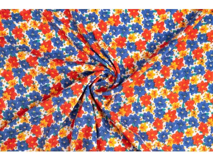 viskozova tkanina modre a cervene kyticky na bile