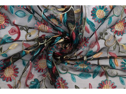 tyl cerny s vysivanymi kytkami