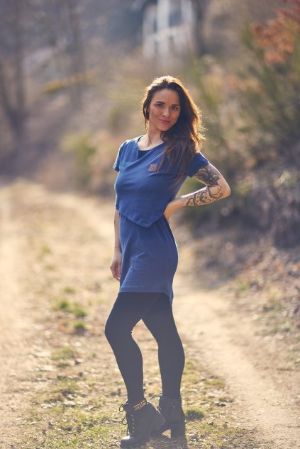 DÁMSKÉ Asymetrické "KOJICÍ I NEKOJICÍ" tričko JEANS (krátký rukáv) (Velikost Dámské XL)