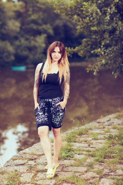 DÁMSKÉ Kraťasy Baggy ART (Velikost Dámské M)