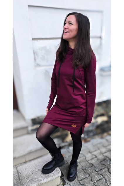 Mikinošaty s kapsami BORDÓ kojicí (VELIKOST 34)
