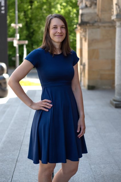 Bavlněné kojicí šaty tmavě modré