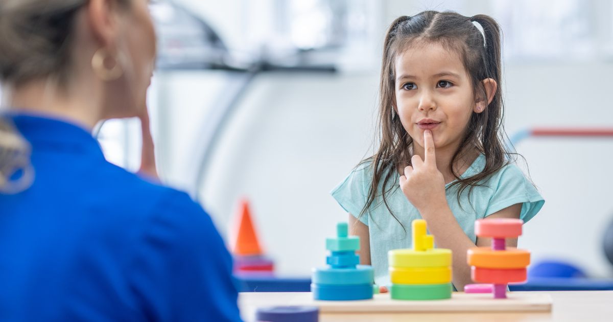 Kdy začíná dítě mluvit? 7 tipů, jak podpořit rozvoj řeči hrou