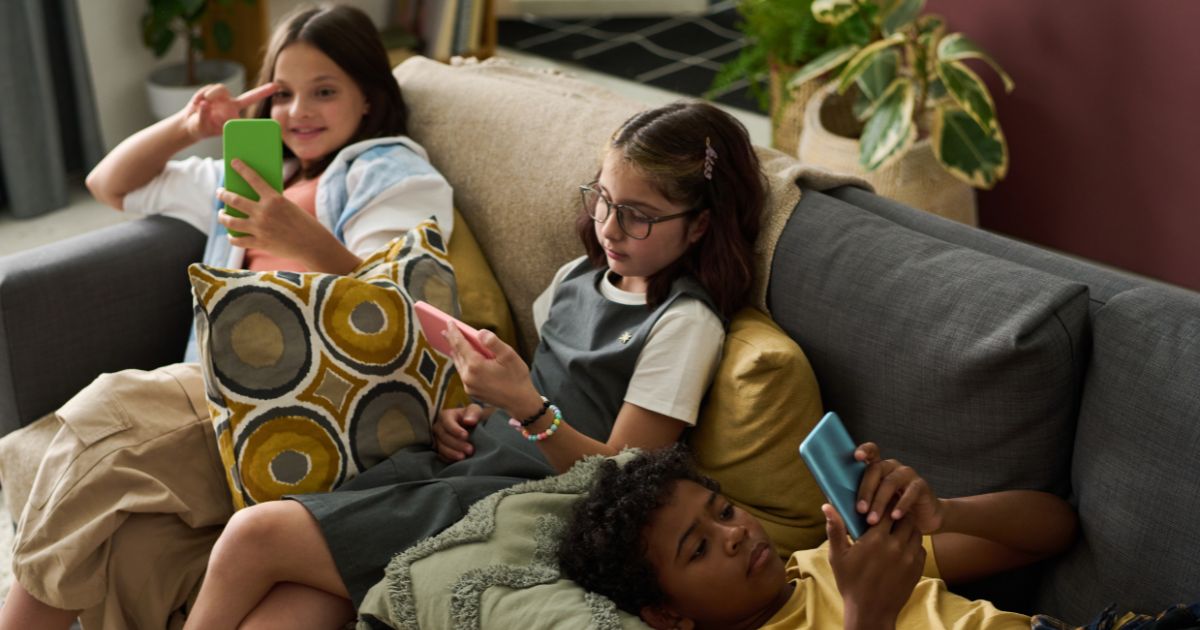 Screen time po Česku: co říkají odborníci a co funguje v praxi