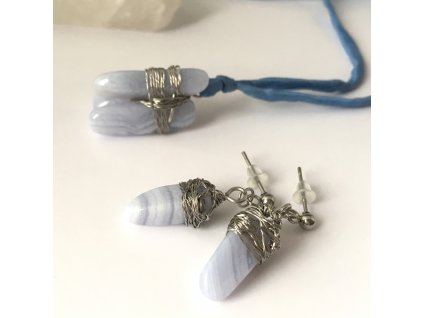 Souprava náušnice a přívěšek Štěstí z chalcedonu- chalcedon, chirurgická ocel, hedvábí