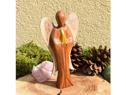 Ručně vyřezávaný ANDĚL LÁSKY - dřevo, 25 cm