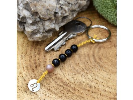 Macramé klíčenka z minerálů LEV - sluneční kámen, onyx, chirurgické ocel