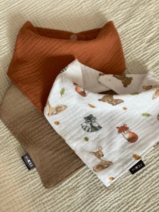 Jsou dny, kdy převlékáte bodyčko klidně pětkrát denně… A pak přijdou dny, kdy vás zachrání jedna malá věc. 🤍 Slintáček....