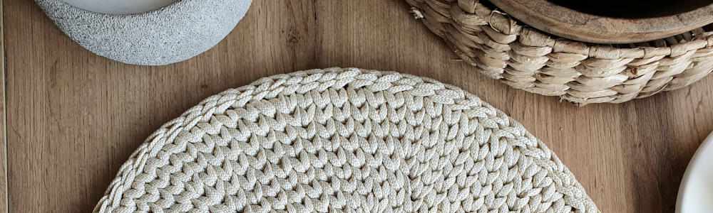 Novinka: Luxusní háčkované prostírání z hedvábných polyesterových šňůr