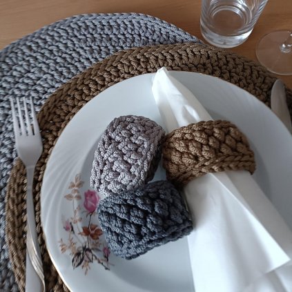 hackovany prsten na ubrousky 1